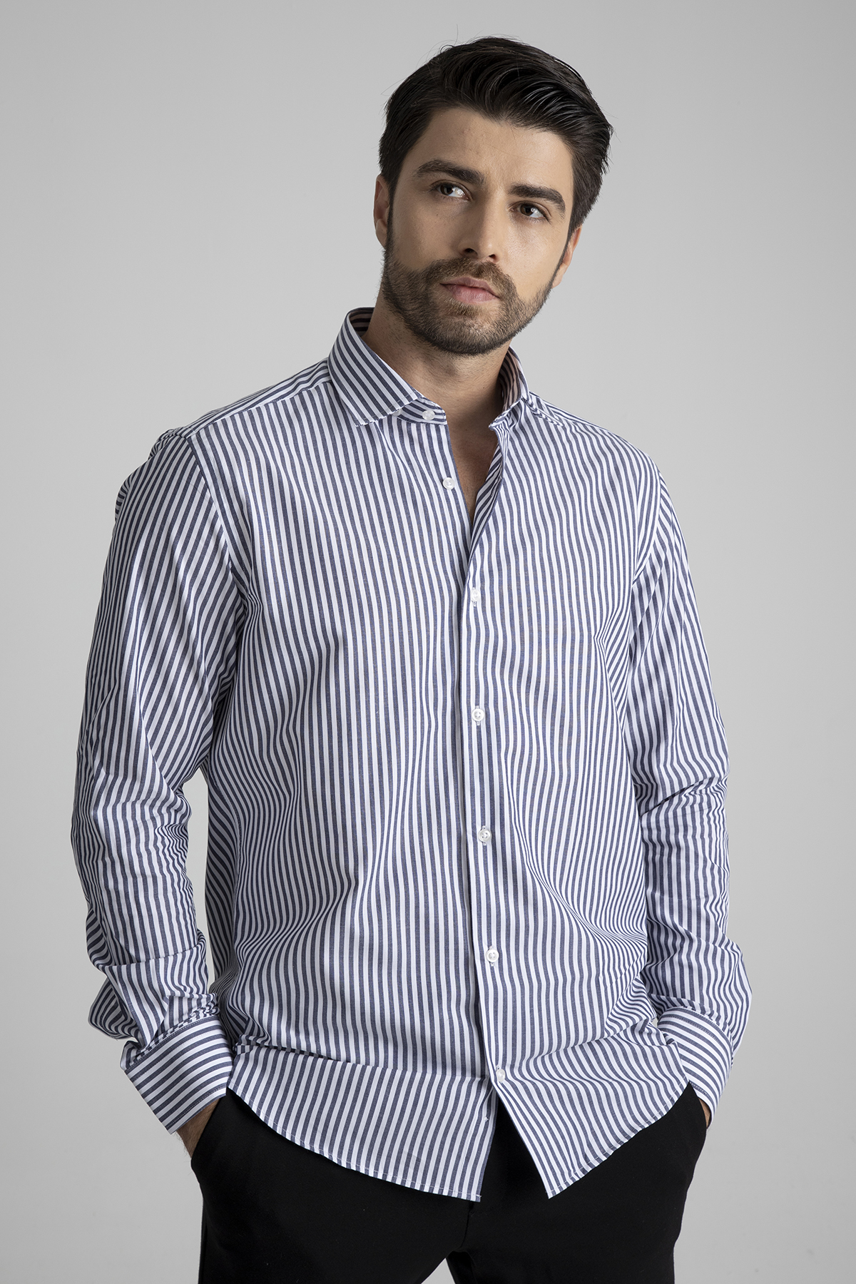 ALENMEZA-Man-Black-and-White-Stripe-Casual-Smart-Stylish-Modern-Fit-Without-a-Pocket-Shirt.jpg