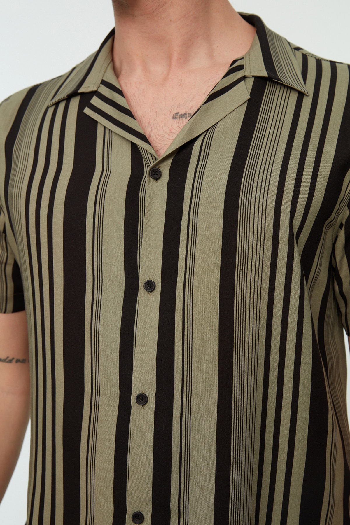 Men-s-Regular-Fit-Striped-Apa-Collar-Draped-Viscose-Shirt-TMNSS20GO0525-3.jpg