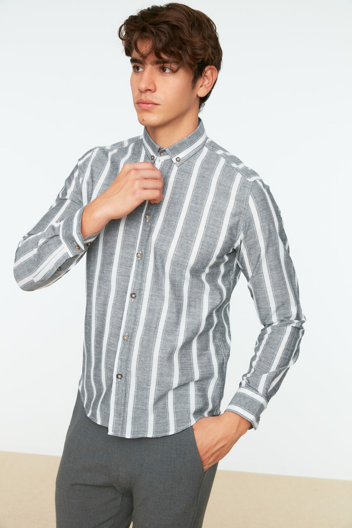 Trendyol-men-s-buttoned-collar-shirt-TMNSS20GO0093-1.jpg