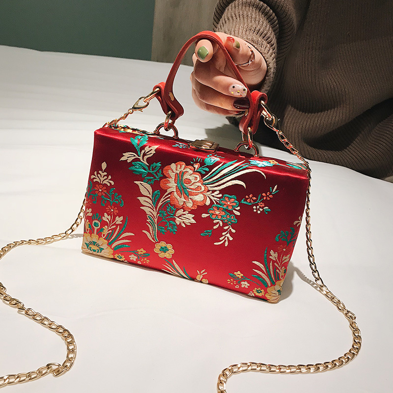 Embroidered-Flowers-Chinese-Style-Party-Clutch-Fashion-Chain-Purse-Chain-Shoulder-Bag-for-Women-Wedding-Pouch-1.jpg