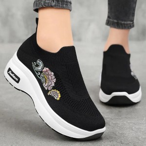 Women's Shoes Breathable Lightweight Platform Casual Shoes Comfort Non-slip Elevating Sports Vulcanized Shoes Women Sneakers